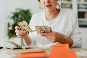 Midweek Flights: Saving Money with Off-Peak Travel